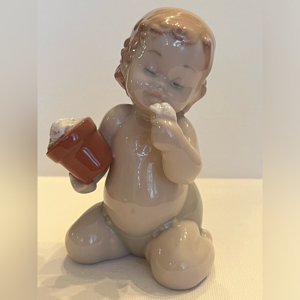 Lladro Nao Baby Figure